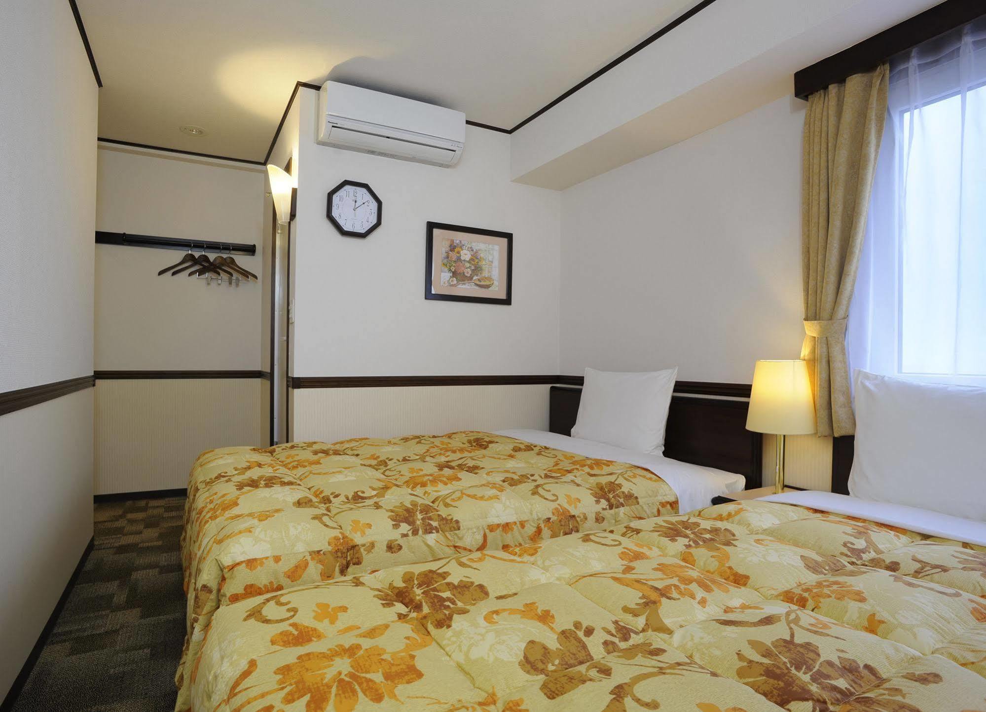 Toyoko Inn Okayama-Eki Nishiguchi Hiroba Exterior photo