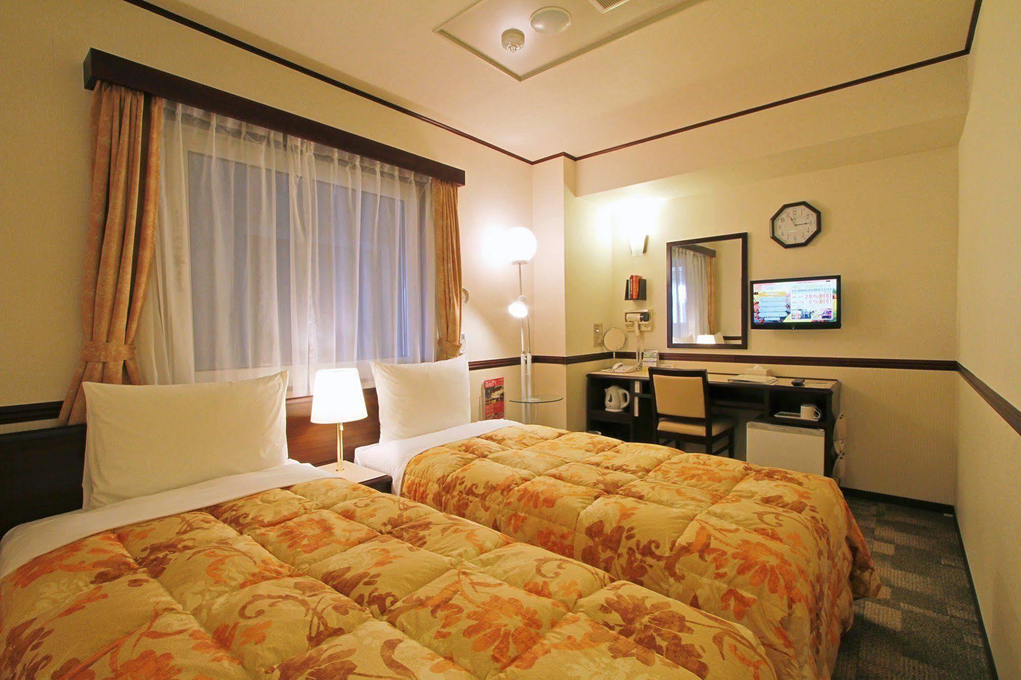 Toyoko Inn Okayama-Eki Nishiguchi Hiroba Exterior photo